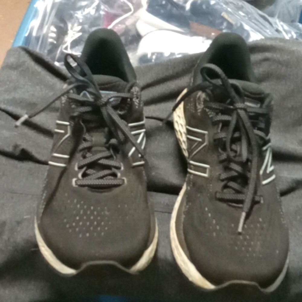 New ballance fresh foam 880 men  size 11 black white